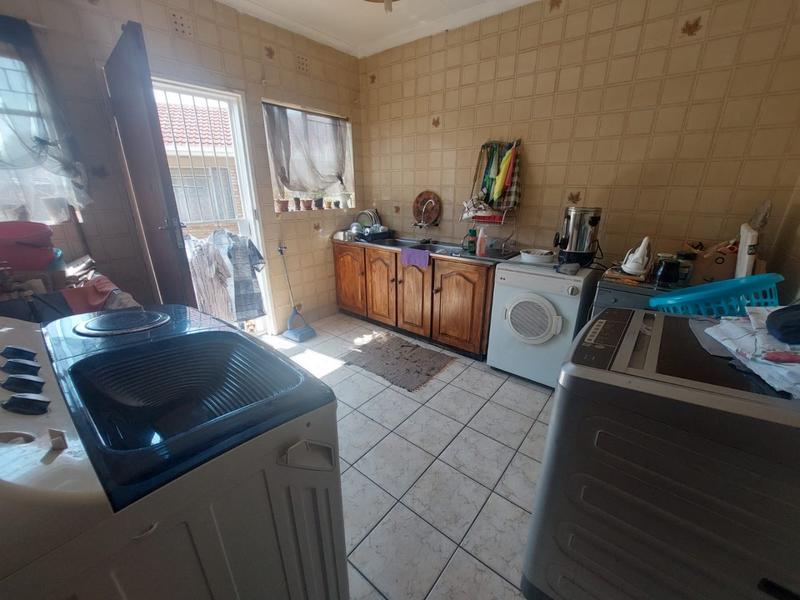 4 Bedroom Property for Sale in Helikonpark Gauteng