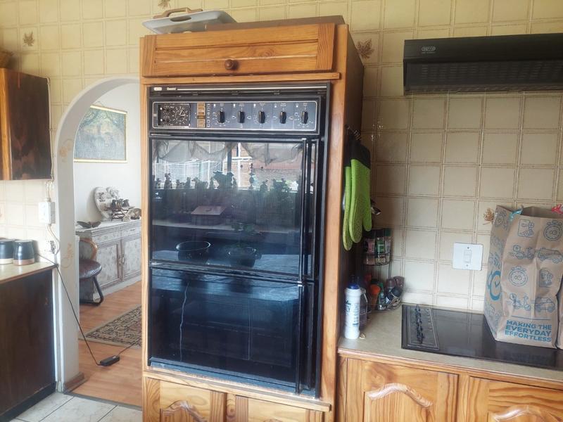 4 Bedroom Property for Sale in Helikonpark Gauteng