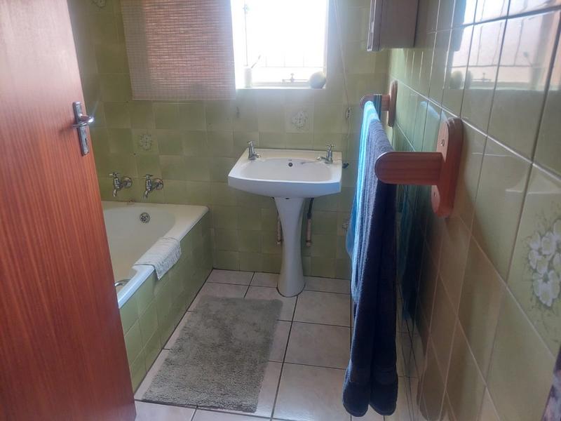 4 Bedroom Property for Sale in Helikonpark Gauteng