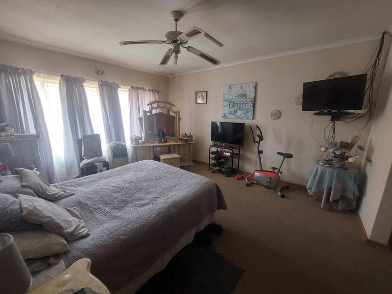 4 Bedroom Property for Sale in Helikonpark Gauteng