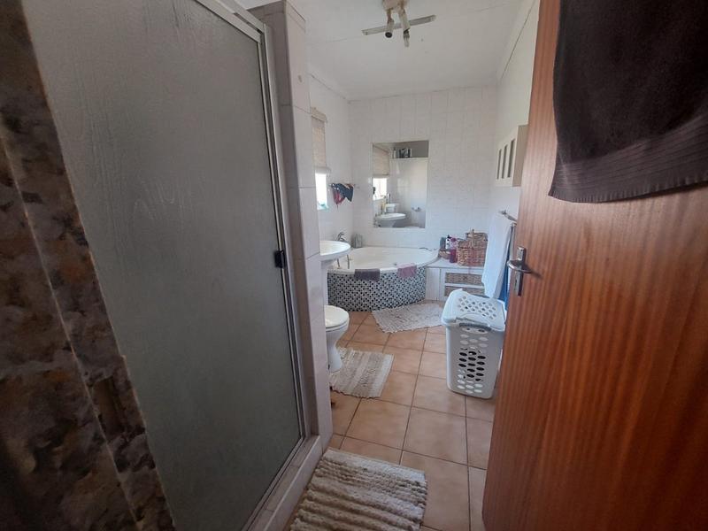 4 Bedroom Property for Sale in Helikonpark Gauteng