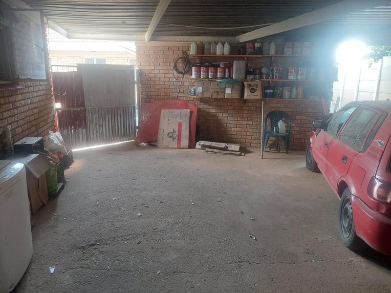 4 Bedroom Property for Sale in Helikonpark Gauteng