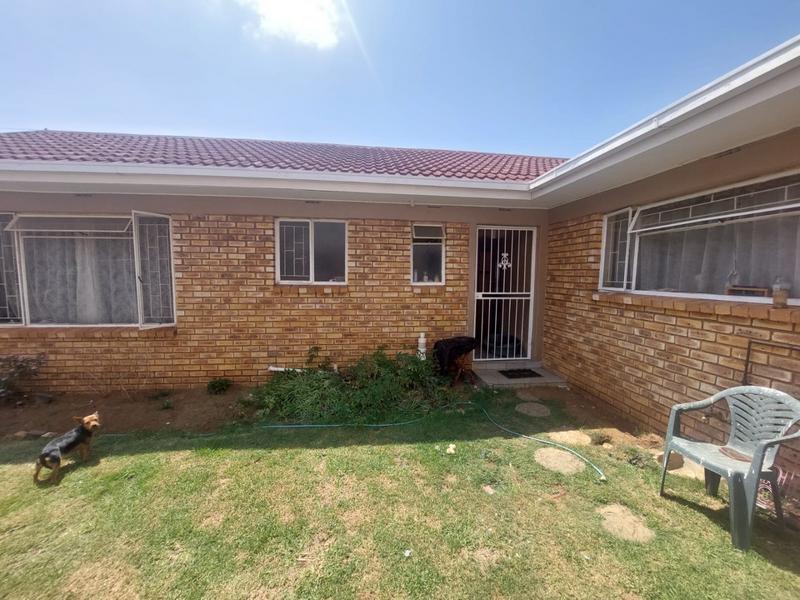 4 Bedroom Property for Sale in Helikonpark Gauteng
