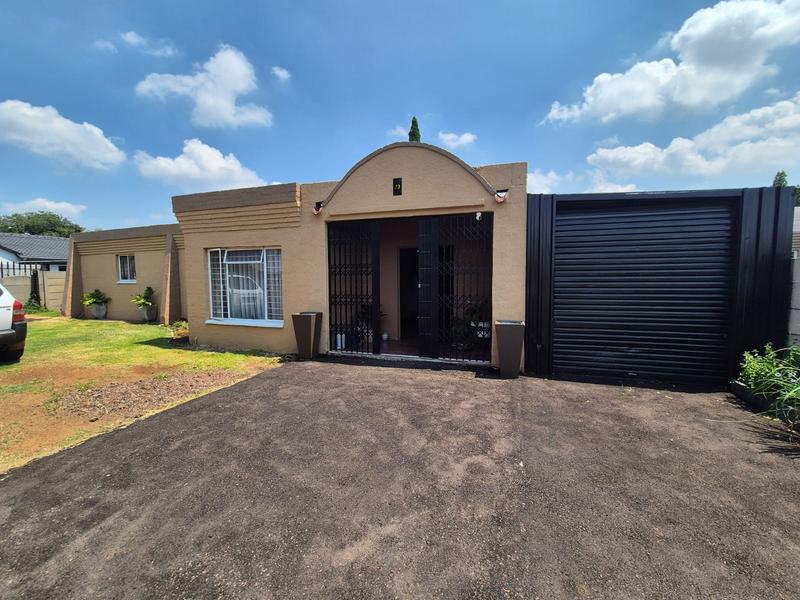 4 Bedroom Property for Sale in Mayberry Park Gauteng