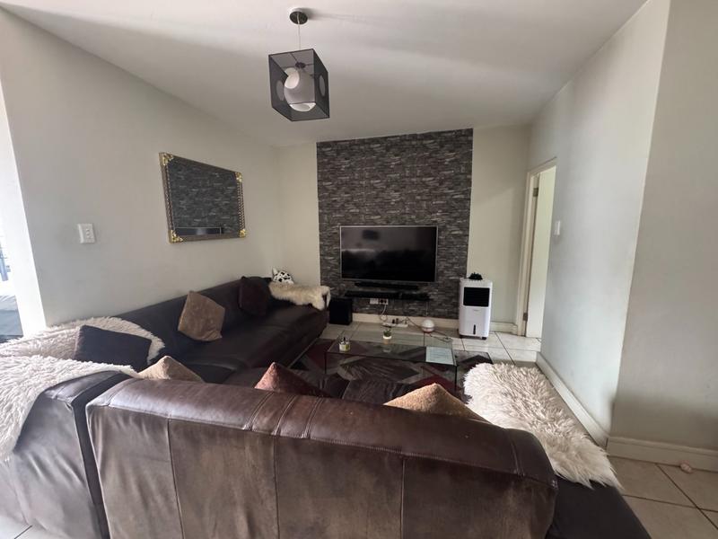 1 Bedroom Property for Sale in Edenburg Gauteng