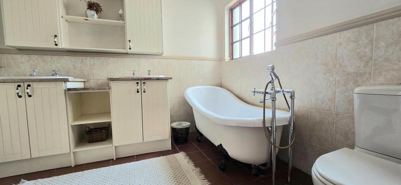 5 Bedroom Property for Sale in Waterlake Farm Lifestyle Estate Gauteng