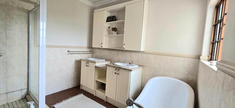 5 Bedroom Property for Sale in Waterlake Farm Lifestyle Estate Gauteng