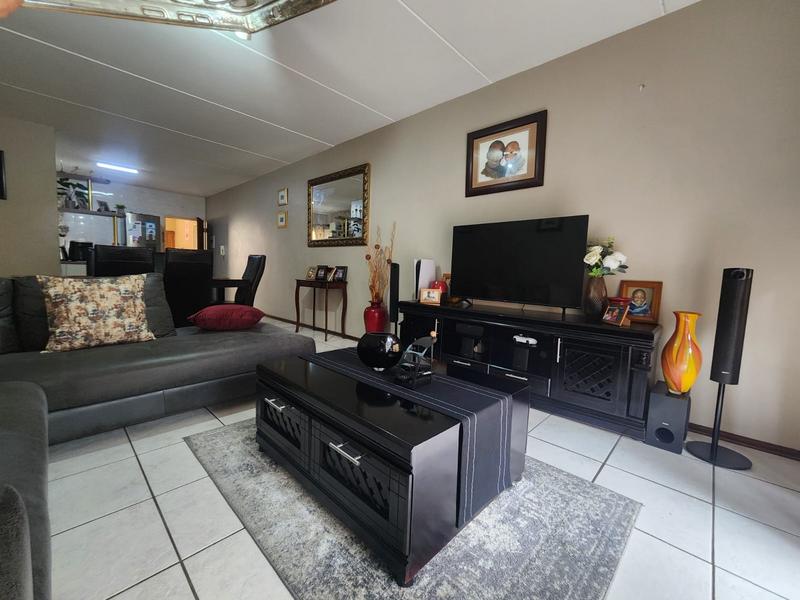 2 Bedroom Property for Sale in New Redruth Gauteng