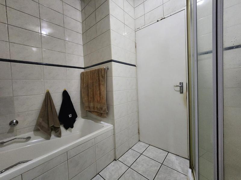 2 Bedroom Property for Sale in New Redruth Gauteng