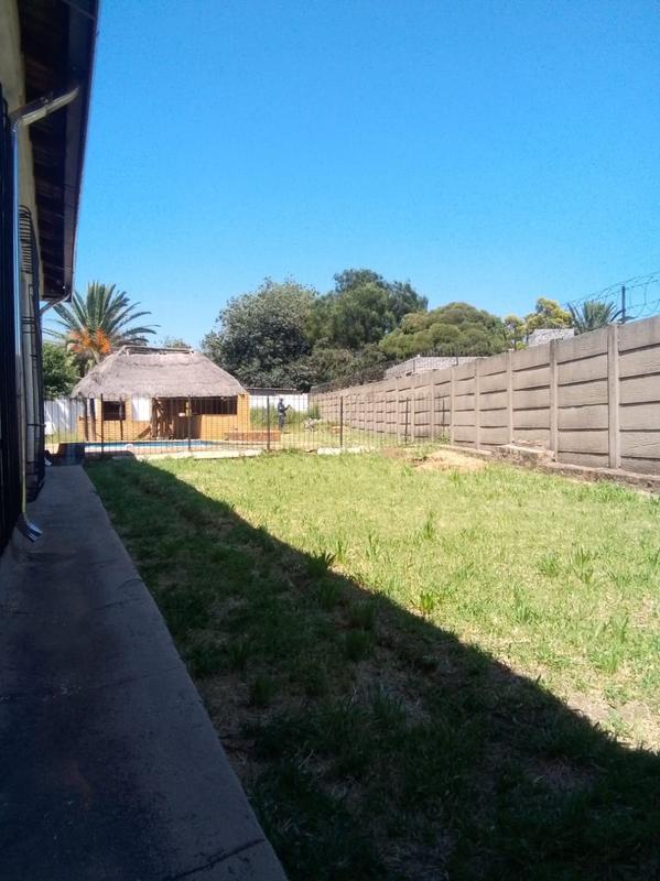 To Let 4 Bedroom Property for Rent in Bonanne Gauteng