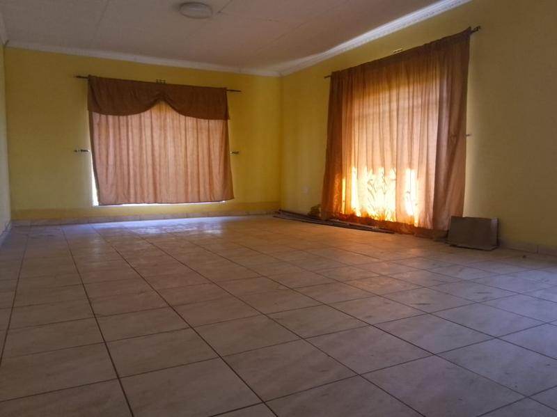To Let 4 Bedroom Property for Rent in Bonanne Gauteng