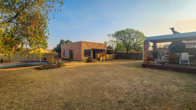 5 Bedroom Property for Sale in Elspark Gauteng