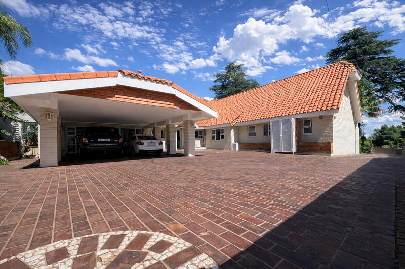 5 Bedroom Property for Sale in Waterkloof Ridge Gauteng