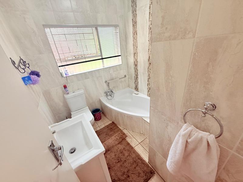 3 Bedroom Property for Sale in Flora Gardens Gauteng