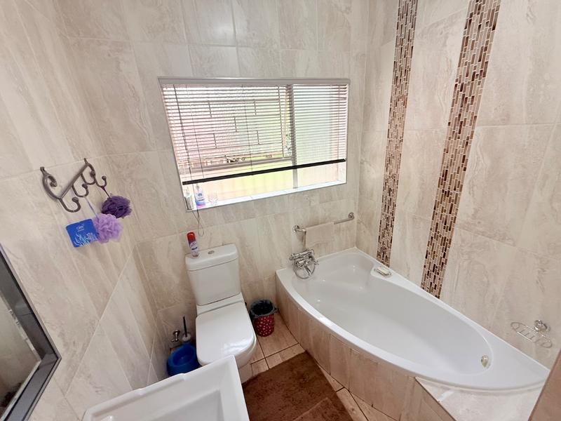 3 Bedroom Property for Sale in Flora Gardens Gauteng