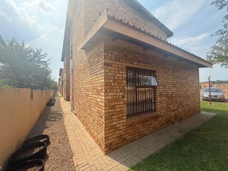 2 Bedroom Property for Sale in Bonanne Gauteng