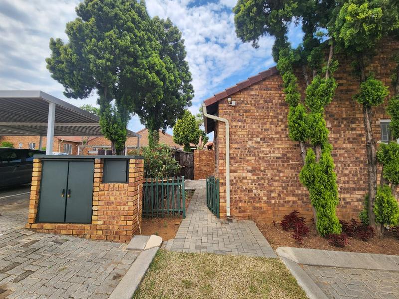 2 Bedroom Property for Sale in Allens Nek Gauteng
