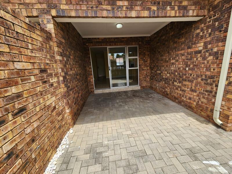 2 Bedroom Property for Sale in Allens Nek Gauteng