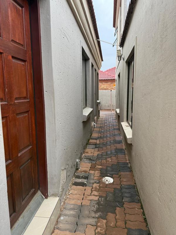 1 Bedroom Property for Sale in Dawn Park Gauteng