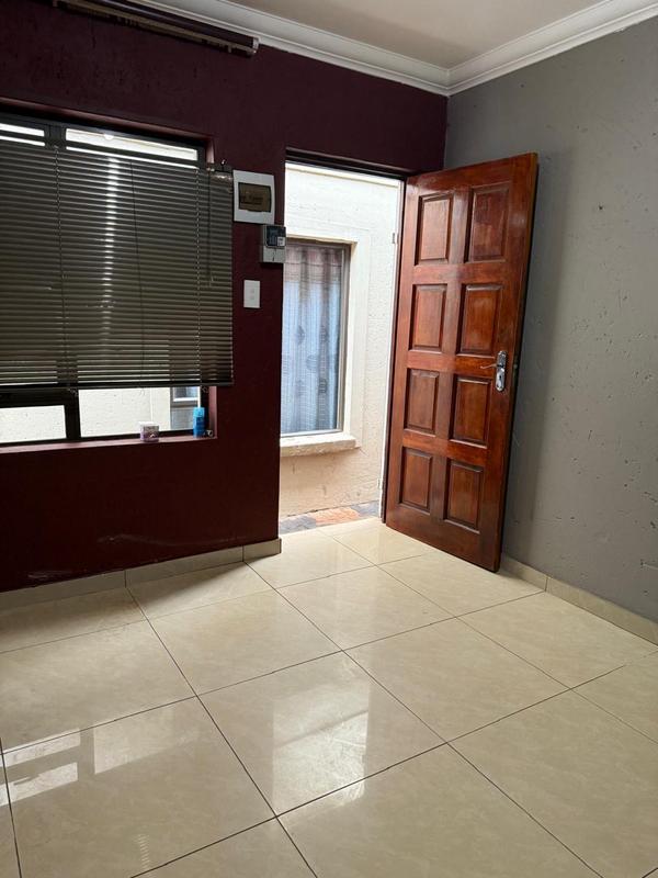 1 Bedroom Property for Sale in Dawn Park Gauteng