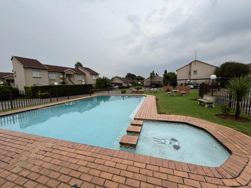 To Let 2 Bedroom Property for Rent in Pomona Gauteng