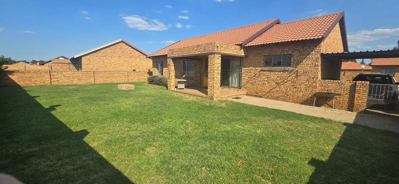 To Let 3 Bedroom Property for Rent in Kookrus Gauteng