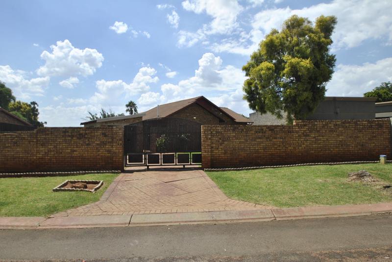 4 Bedroom Property for Sale in Dawn Park Gauteng