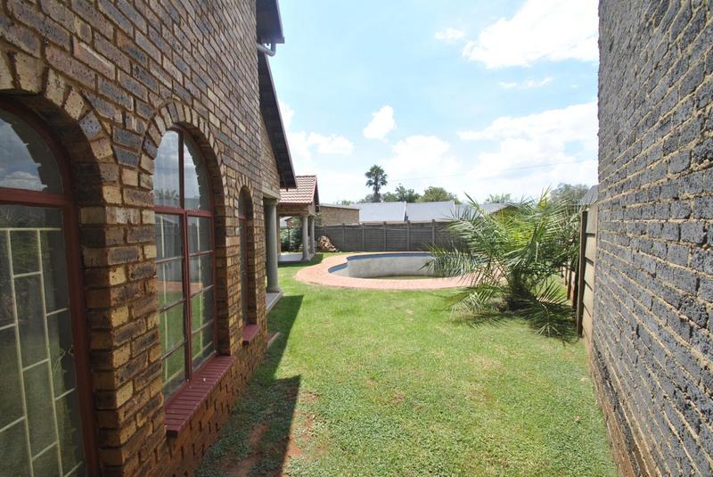 4 Bedroom Property for Sale in Dawn Park Gauteng