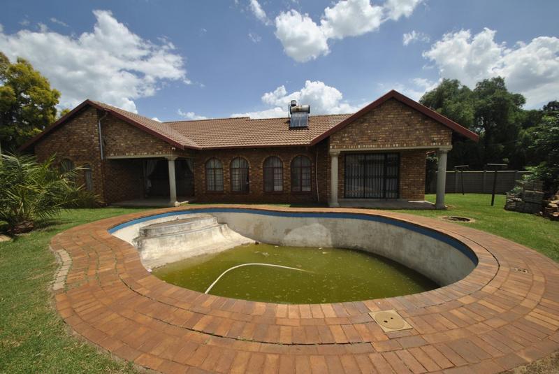 4 Bedroom Property for Sale in Dawn Park Gauteng