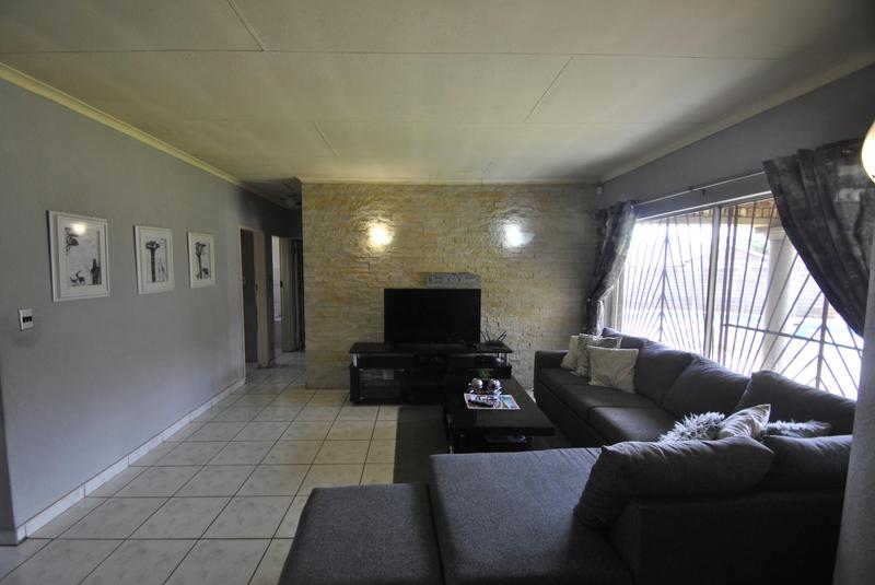 4 Bedroom Property for Sale in Dawn Park Gauteng