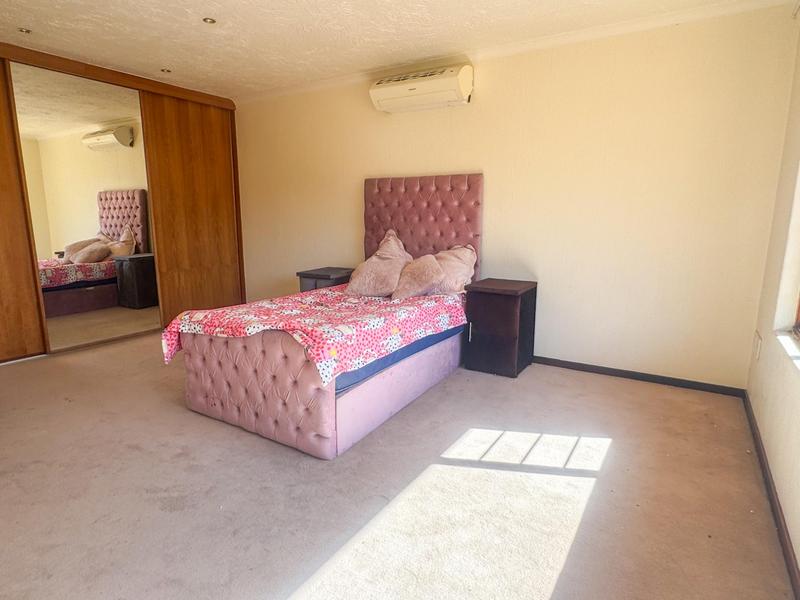 4 Bedroom Property for Sale in Ruimsig Gauteng