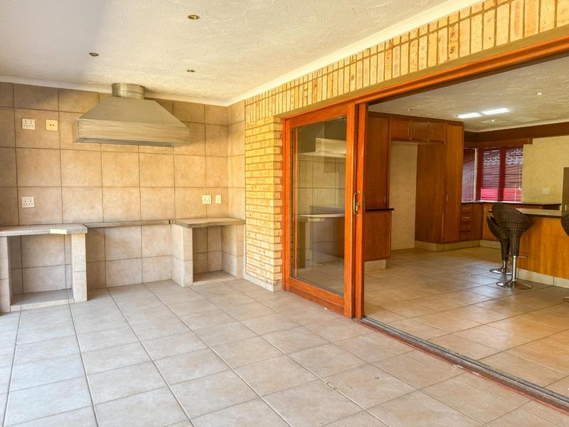 4 Bedroom Property for Sale in Ruimsig Gauteng