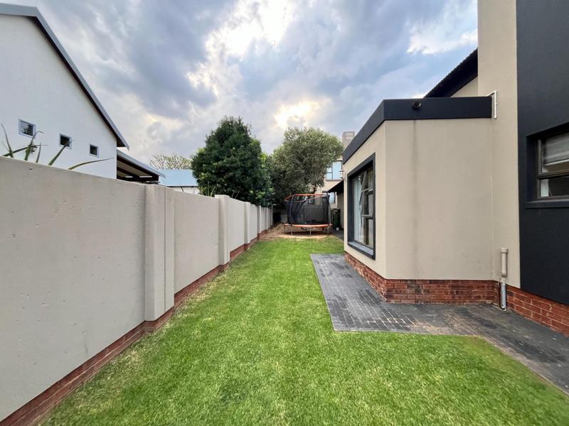 4 Bedroom Property for Sale in Midstream Hill Gauteng
