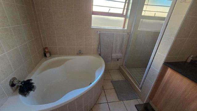 2 Bedroom Property for Sale in Bardene Gauteng