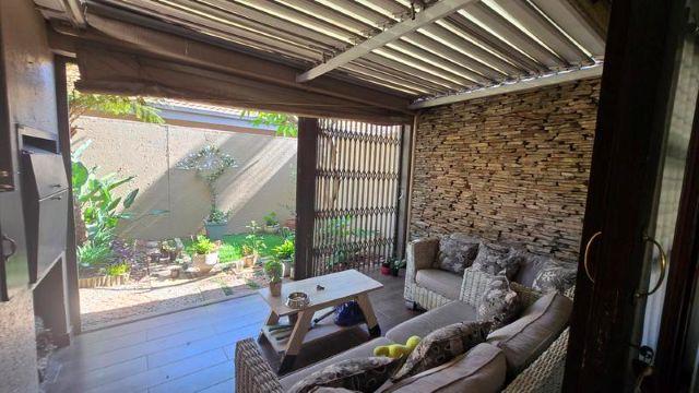 2 Bedroom Property for Sale in Bardene Gauteng