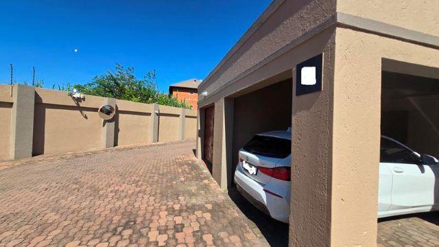 2 Bedroom Property for Sale in Bardene Gauteng