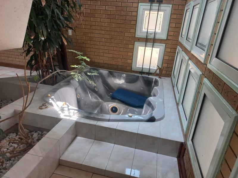 5 Bedroom Property for Sale in Sunward Park Gauteng