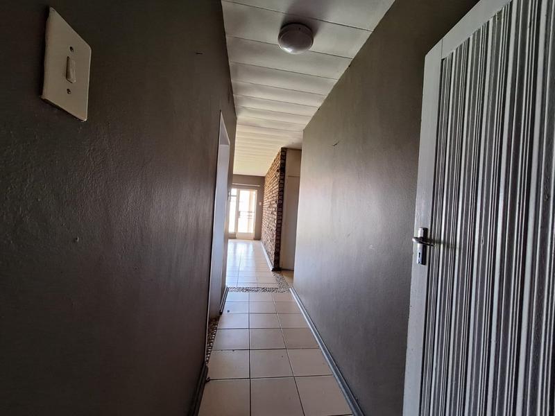 To Let 3 Bedroom Property for Rent in Greenhills Gauteng