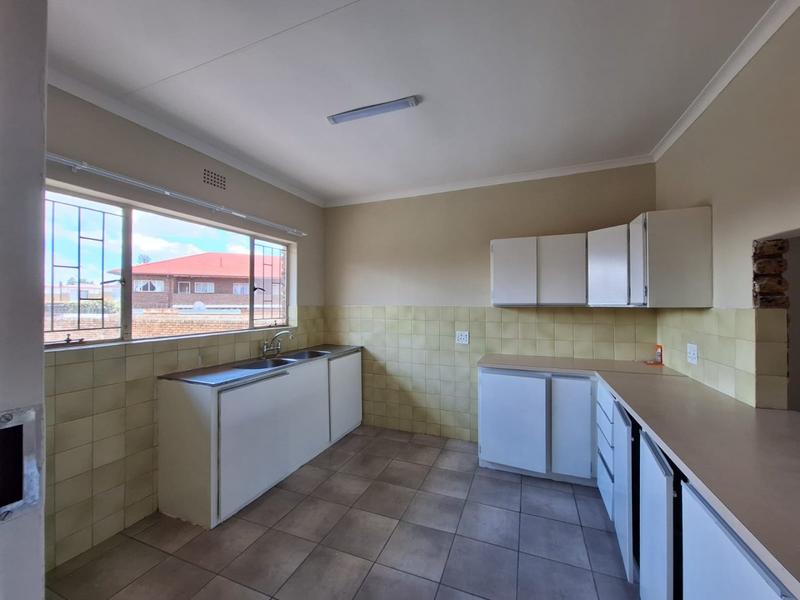 To Let 3 Bedroom Property for Rent in Greenhills Gauteng