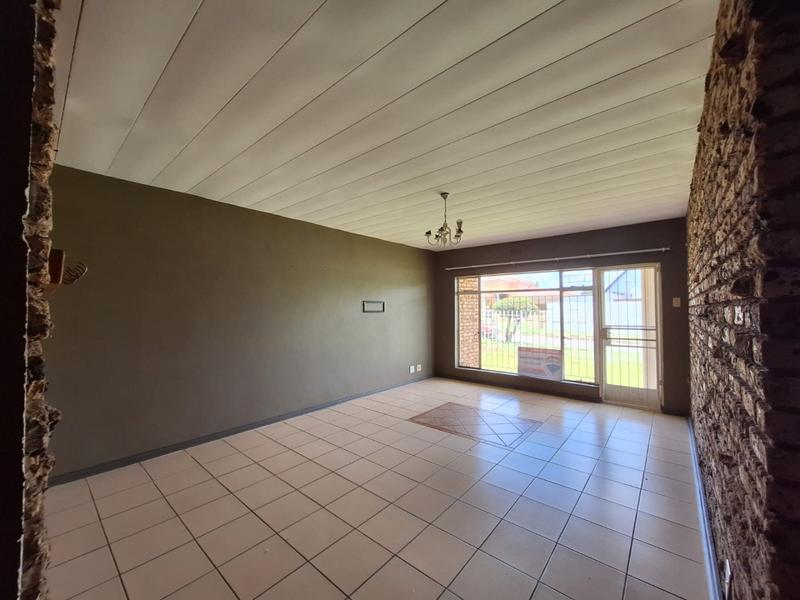 To Let 3 Bedroom Property for Rent in Greenhills Gauteng