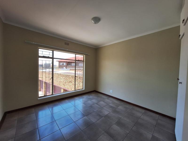 To Let 3 Bedroom Property for Rent in Greenhills Gauteng