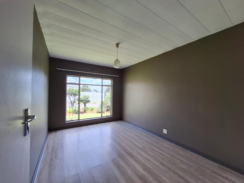 To Let 3 Bedroom Property for Rent in Greenhills Gauteng