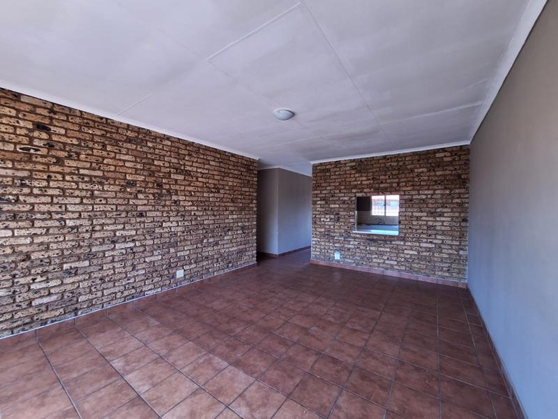 To Let 3 Bedroom Property for Rent in Greenhills Gauteng