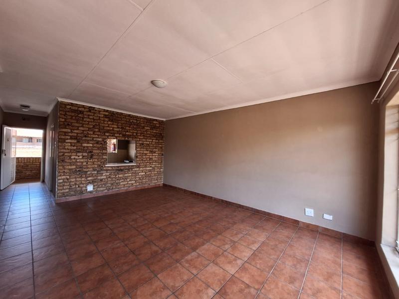 To Let 3 Bedroom Property for Rent in Greenhills Gauteng