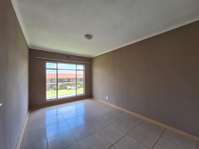 To Let 3 Bedroom Property for Rent in Greenhills Gauteng