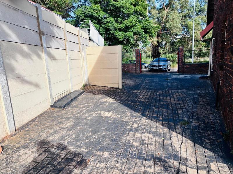 To Let 2 Bedroom Property for Rent in Fleurhof Gauteng