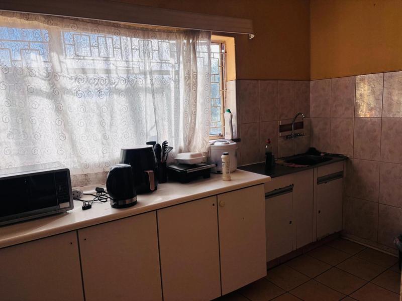 To Let 2 Bedroom Property for Rent in Fleurhof Gauteng