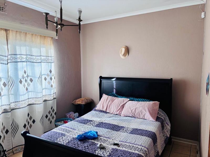 To Let 2 Bedroom Property for Rent in Fleurhof Gauteng