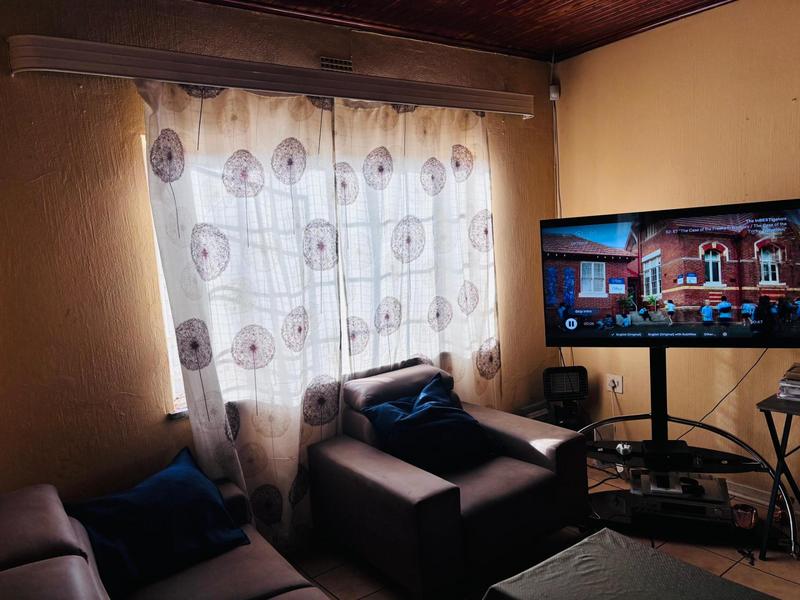 To Let 2 Bedroom Property for Rent in Fleurhof Gauteng