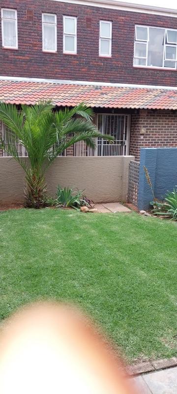 2 Bedroom Property for Sale in Dayanglen Gauteng